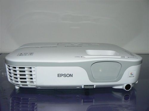 爱普生一口气发布了30多款投影机新品,其中eb-c10se就隶属于新发布的